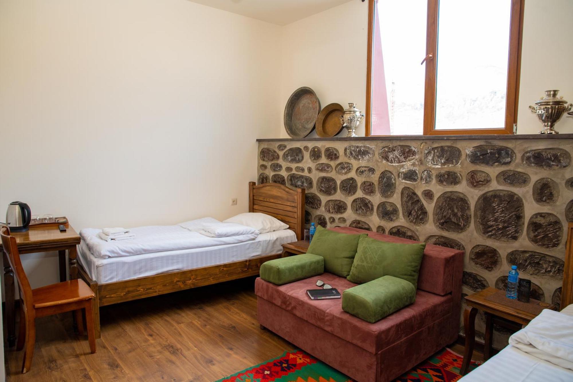 Khoreayi Dzor Goris Buitenkant foto